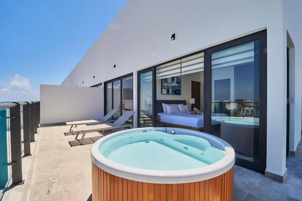 Luxury 2-Story Apt With Jacuzzi Playa del Carmen Apartment